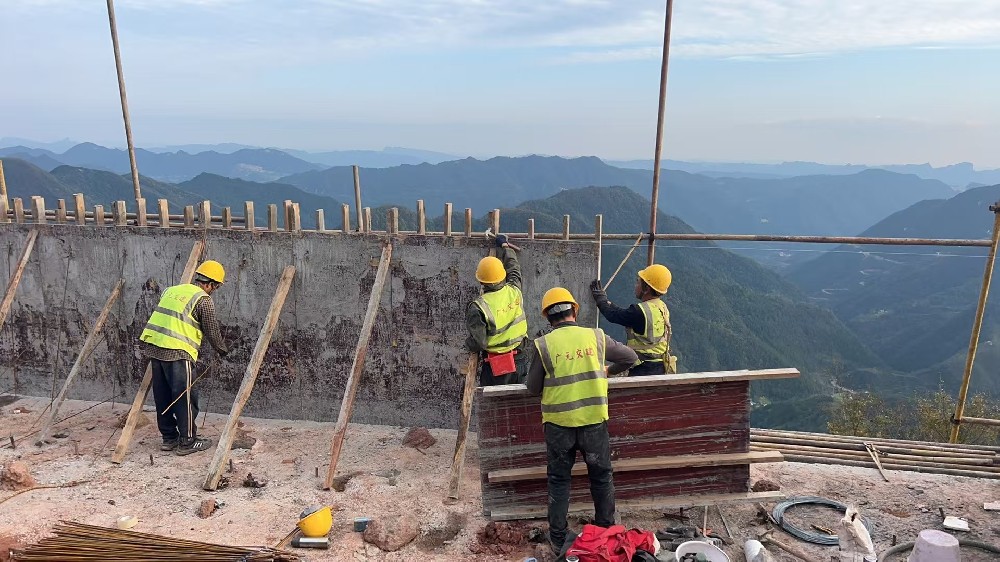 筑路修橋后，群山闊然時 ——劍閣縣下寺至利州區(qū)月壩公路項目（三個石至硝洞埡段）高質量建設側記